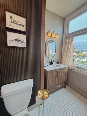 Bathroom - The Pacific Grove at The Grey Whale Inn (Fort Bragg)