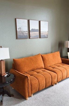 A room with a sofa, a lamp, and a picture on the wall. - The Noyo Ridge Suite (Fort Bragg)