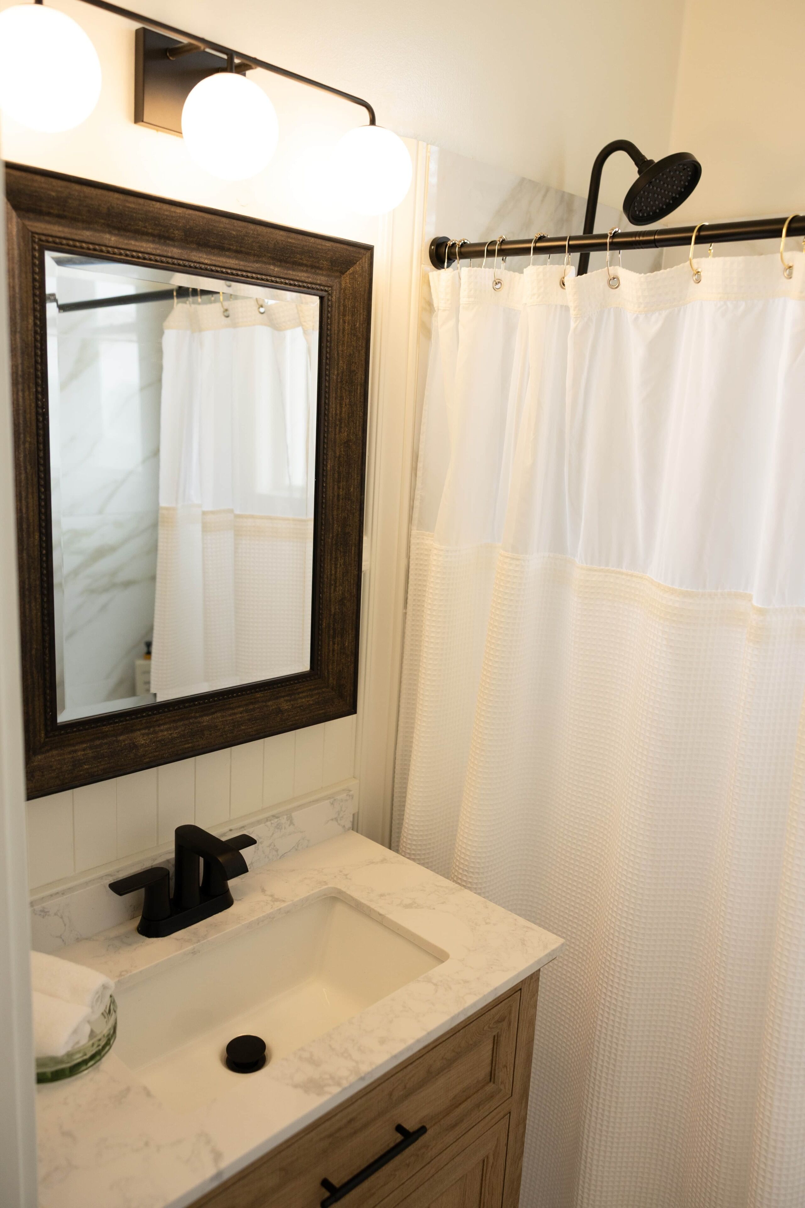 Savon, shampooing, papier de toilette