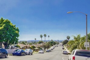 Parking - Spacious 4-bedroom house in beautiful La Mesa with AC (La Mesa)