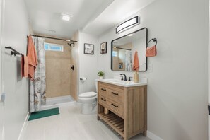 Amenidades de baño ecológicas, secadora de cabello, toallas, jabón 