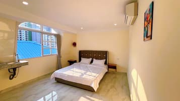 Deluxe Double Room, 1 Katil Raja (King), City View | Dapur kecil peribadi | Cerek elektrik