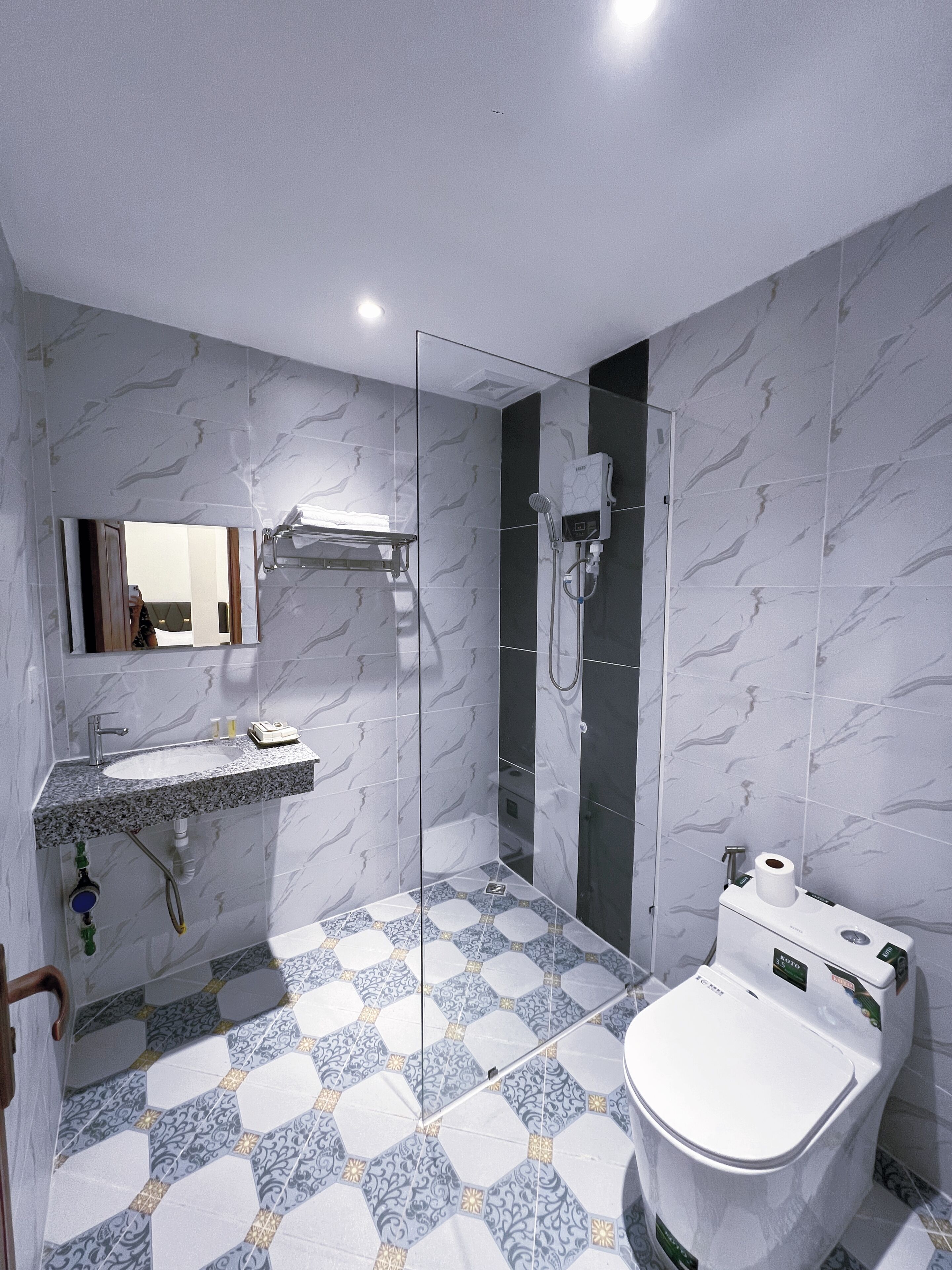 Deluxe Quadruple Room, 2 Double Beds, Private Bathroom | Bathroom