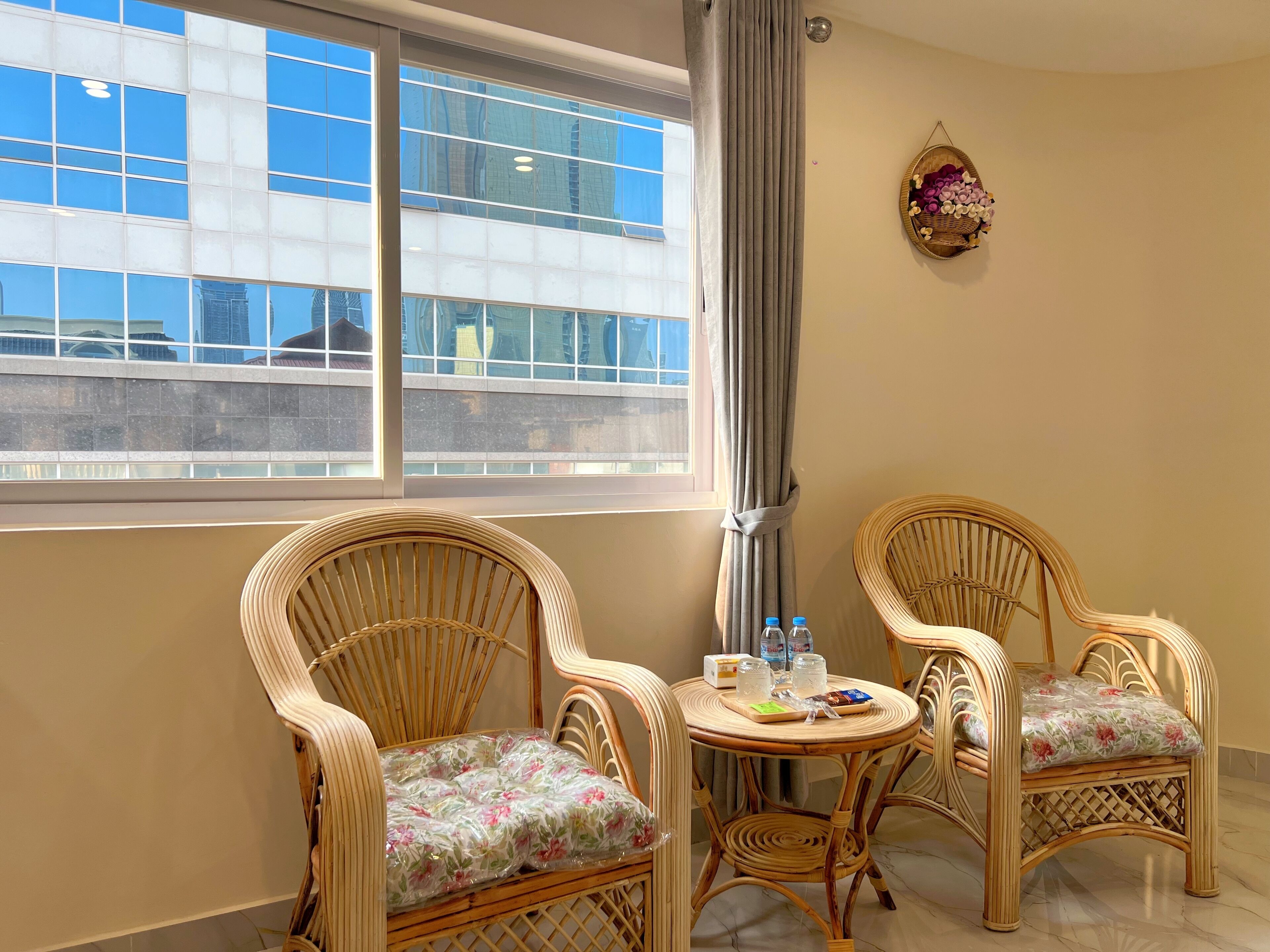 Deluxe Studio Suite, 1 King Bed, City View | Living area | 32-inch Smart TV with digital channels