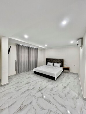 Deluxe Room, Balcony, City View - Hotel A Phnom Penh  (Phnom Penh)