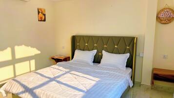 Deluxe Double Room, 1 King Bed, City View | Free WiFi, bed sheets