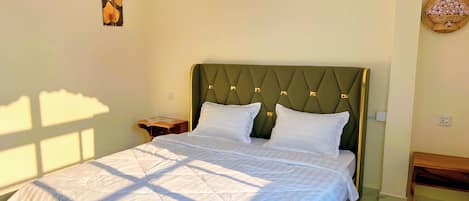 Chambre Double Deluxe, 1 trĂšs grand lit, vue ville | Wi-Fi gratuit, draps fournis