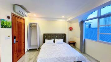 Suite Studio Deluxe, 1 trĂšs grand lit, vue ville