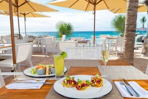 Outdoor dining - 2BD/2.5BA condo on the beach in beautiful San José del Cabo with AC and gym (San José del Cabo)