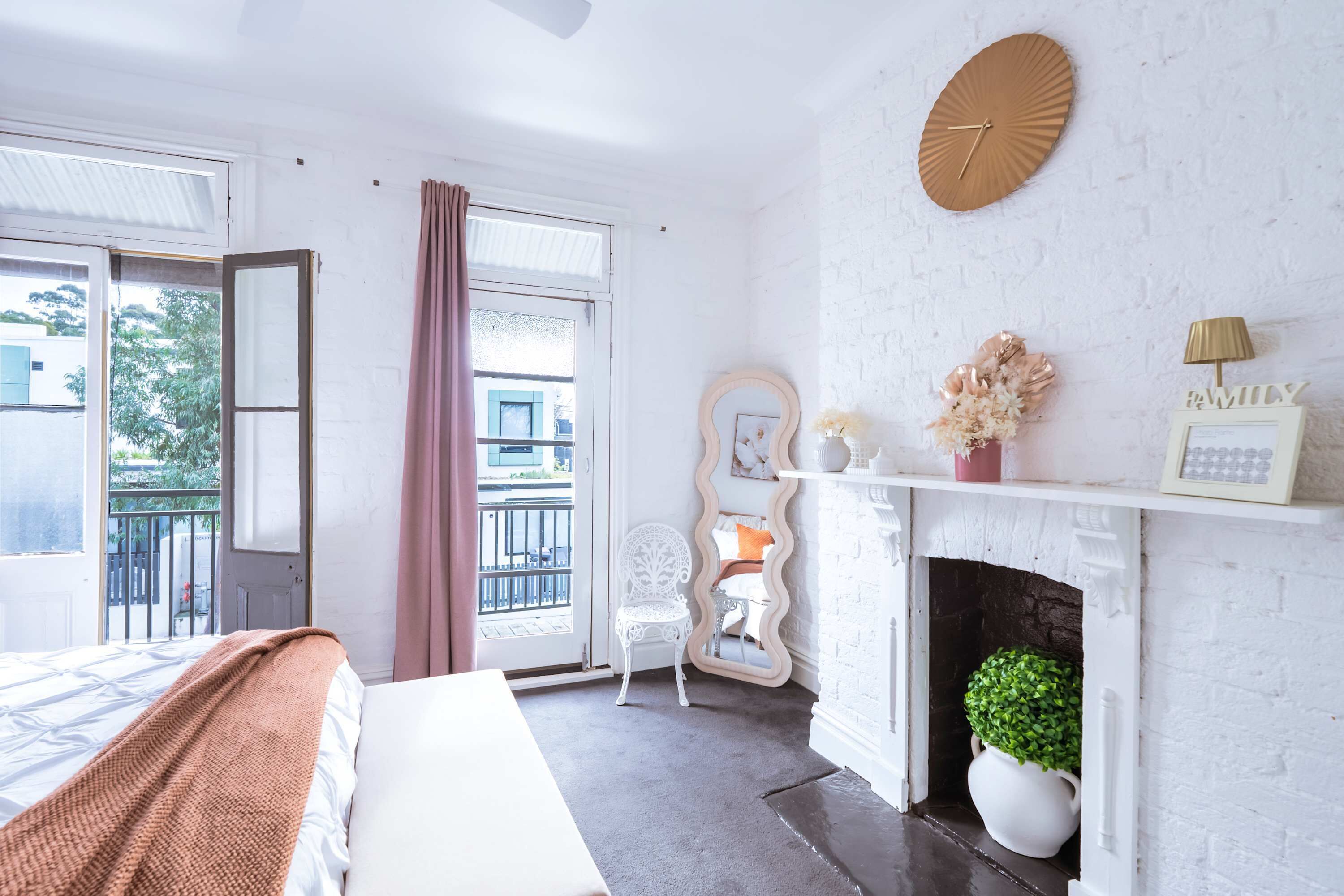 3 Schlafzimmer, Schreibtisch, Bügeleisen/Bügelbrett, Reisekinderbett