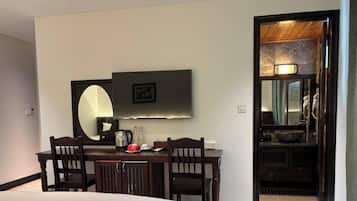 Superior Triple Room, Balcony, City View