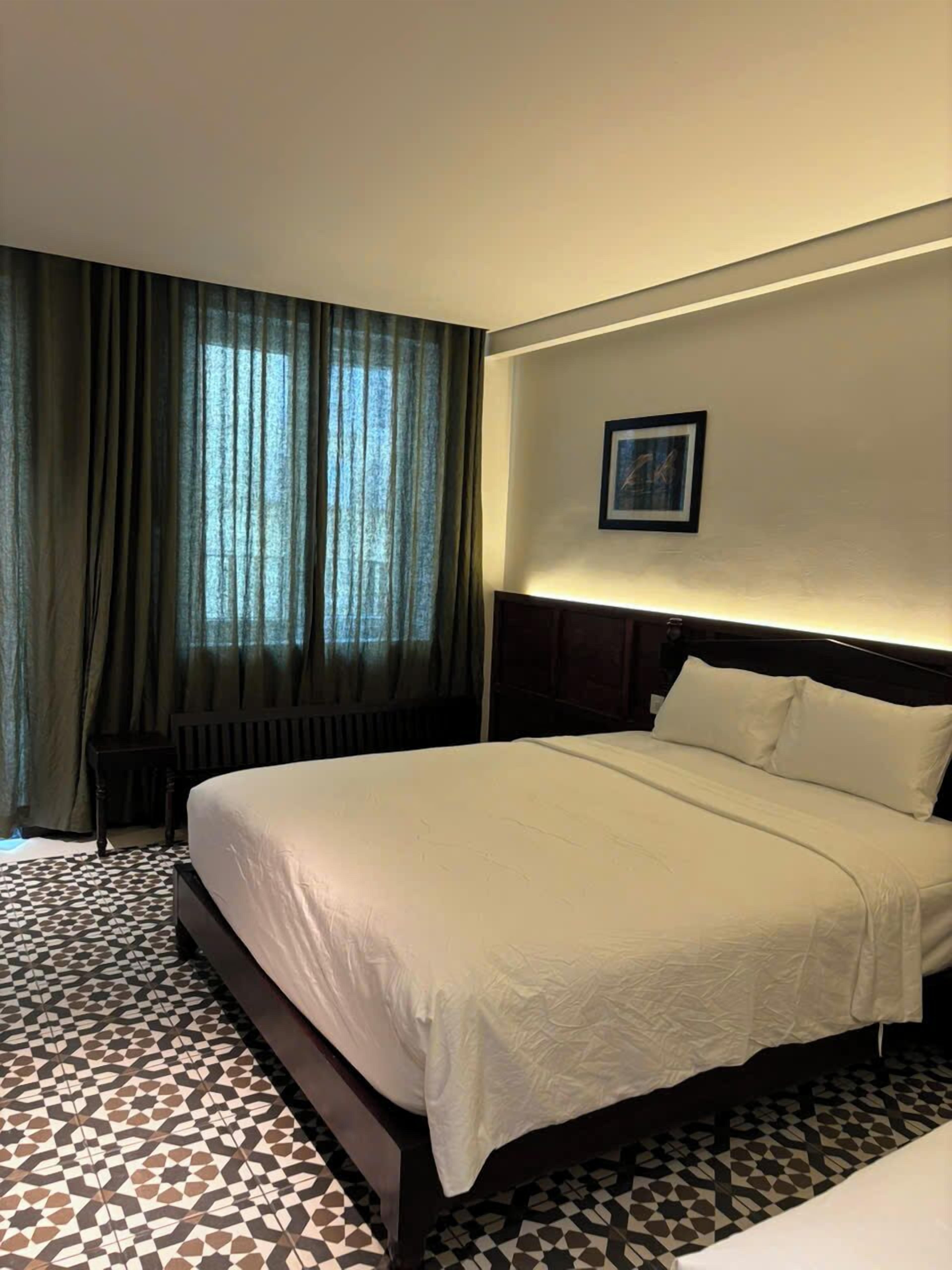 Kolmen hengen superior-huone, parveke, kaupunkinäköala