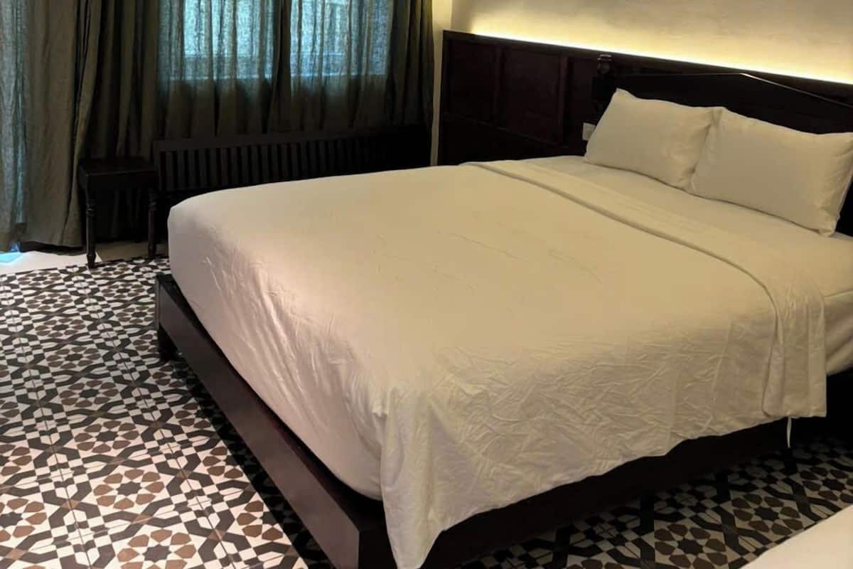 Kolmen hengen superior-huone, parveke, kaupunkinäköala