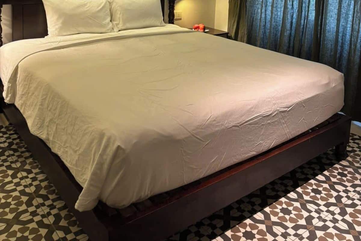 Kahden hengen deluxe-huone, parveke, näköala uima-altaalle