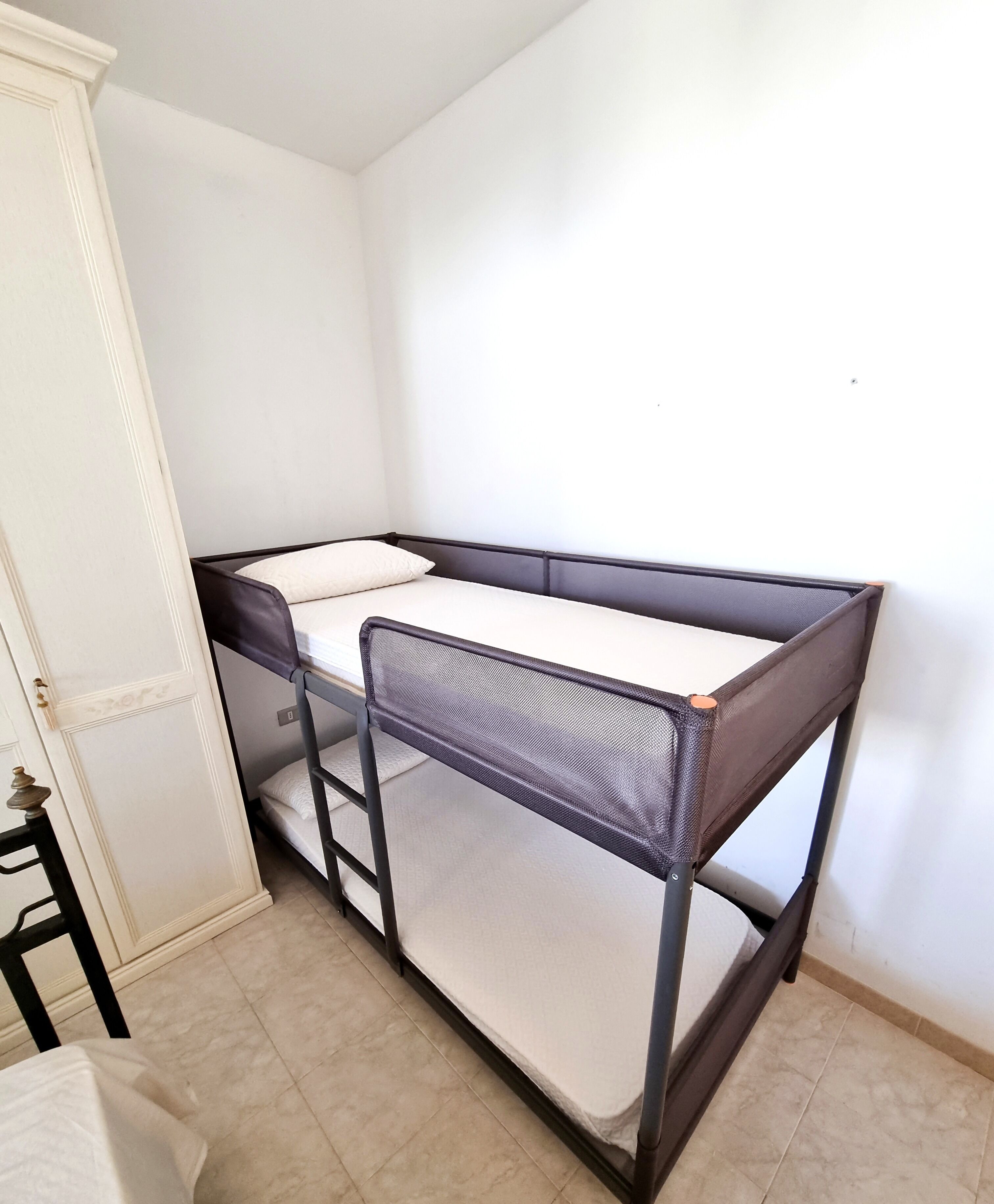 2 bedrooms, bed sheets