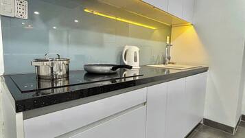 Studio, Non Smoking, Kitchen | Private kitchen