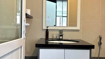 Studio, Non Smoking, Kitchen | Bathroom