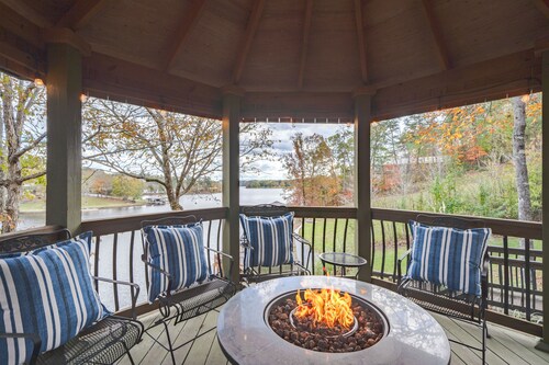 Crimson Hideaway- 2 Story Dock- Incredible View! Only 20 Minutes to UA!