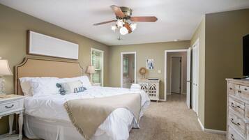 4 bedrooms, desk, iron/ironing board, free WiFi