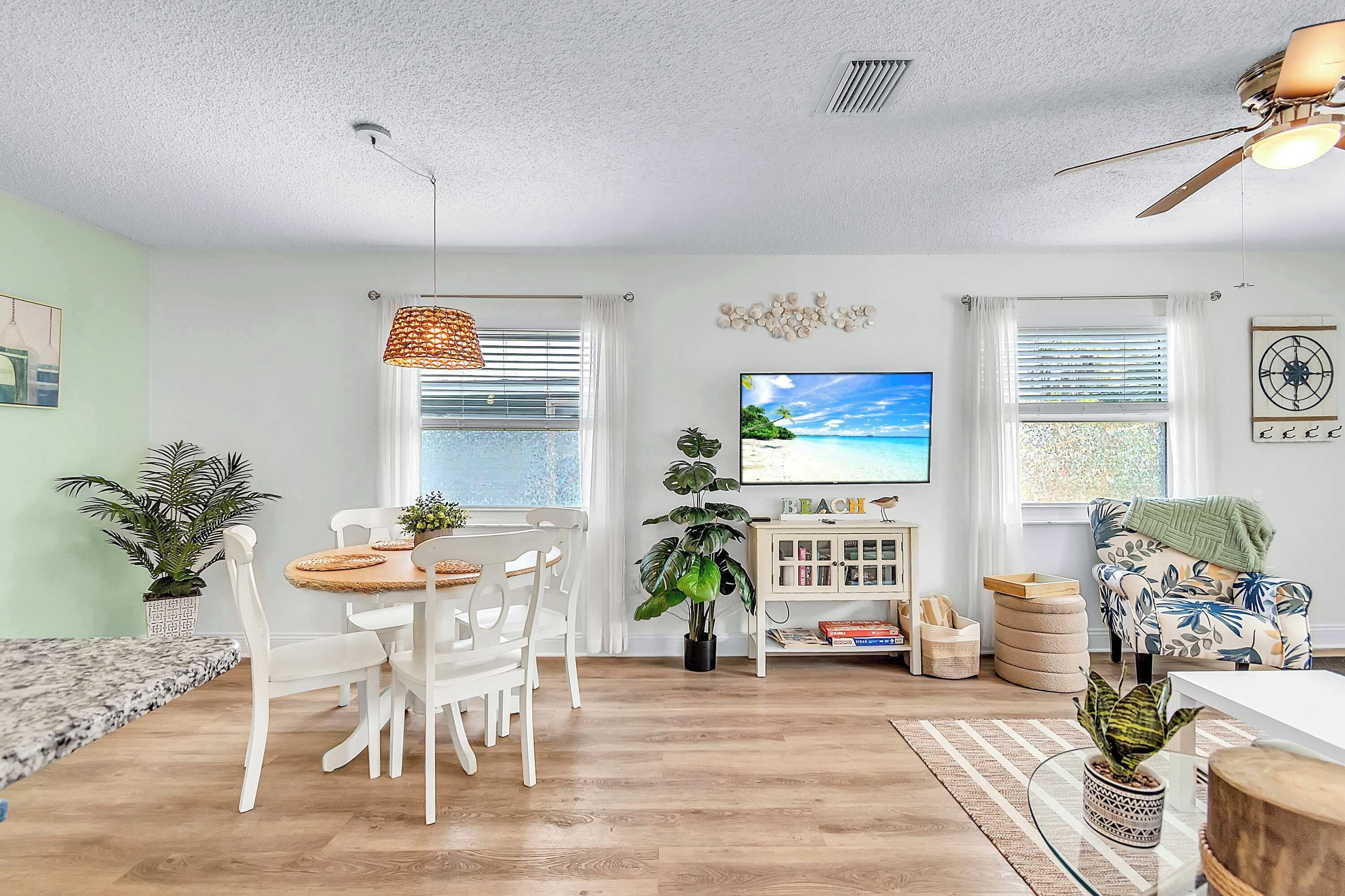 90 Sec To Beach | 2 Hot Tubs, Firepit + Golf Putt - Indian Rocks Beach, FL