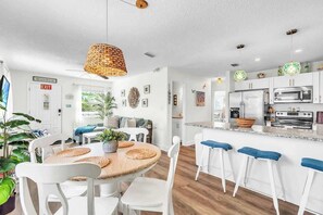 Dining - Beach in 90 Seconds w/ Hot Tub, Coffee Bar & Games (Indian Rocks Beach)