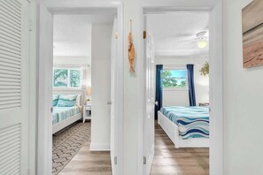 2 bedrooms, iron/ironing board, travel cot, WiFi - Beach in 90 Seconds w/ Hot Tub, Coffee Bar & Games (Indian Rocks Beach)