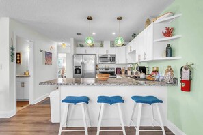 Fridge, microwave, oven, stovetop - Beach in 90 Seconds w/ Hot Tub, Coffee Bar & Games (Indian Rocks Beach)