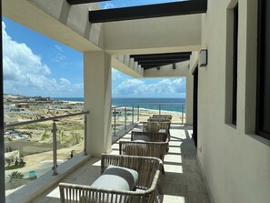 Property grounds - Luxury Spacious 4-bedroom condo in brilliant Cabo San Lucas w/ hot tub (Cabo San Lucas)