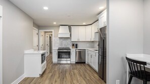 Interior - 16 Guests Modern Suites, Mins to Downtown The Nomad 4BR Buyout by Avantstay (Nashville)