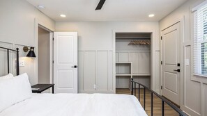 Apartment (4 Bedrooms) | Interior - 16 Guests Modern Suites, Mins to Downtown The Nomad 4BR Buyout by Avantstay (Nashville)