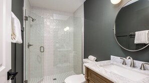 Interior - 16 Guests Modern Suites, Mins to Downtown The Nomad 4BR Buyout by Avantstay (Nashville)