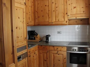 Fridge, oven, dishwasher, cookware/dishes/utensils - Chesa Piz Alv by Interhome (Pontresina)