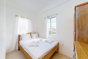 1 bedroom, iron/ironing board, Internet, bed sheets - Charming single-level apartment with kitchenette and great location (Caye Caulker)