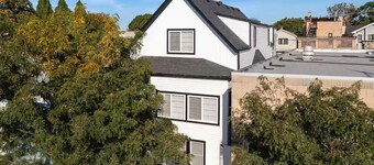 By Wrigley Field +Reserved Parking Space +95 Walkscore + In-Unit Laundry + Patio