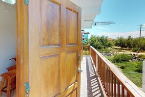Property grounds - Cozy island retreat with WiFI,  functional kitchenette and near to restaurants (Caye Caulker)