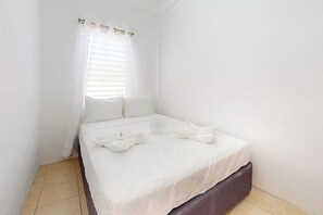 1 bedroom, iron/ironing board, Internet, bed sheets - Cozy island retreat with WiFI,  functional kitchenette and near to restaurants (Caye Caulker)