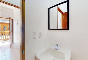 Interior - Cozy island retreat with WiFI,  functional kitchenette and near to restaurants (Caye Caulker)