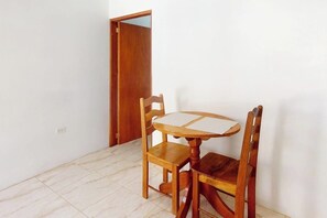 Dining - Enchanting single-level living space with a mini kitchen in a prime area (Caye Caulker)