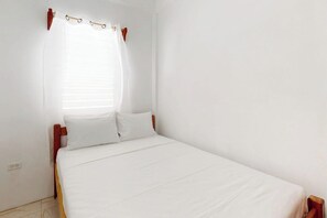 1 bedroom, iron/ironing board, Internet, bed sheets - Enchanting single-level living space with a mini kitchen in a prime area (Caye Caulker)