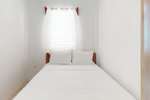 1 bedroom, iron/ironing board, Internet, bed sheets - Enchanting single-level living space with a mini kitchen in a prime area (Caye Caulker)