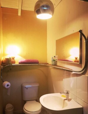 Shower, hair dryer, towels, soap - Casa del Estero in downtown Pucón (Pucon)