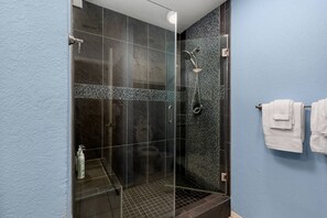 Hair dryer, towels, soap, shampoo - Ground floor Madre walk out w/boat slip! (South Padre Island)