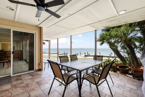 Outdoor dining - Ground floor Madre walk out w/boat slip! (South Padre Island)
