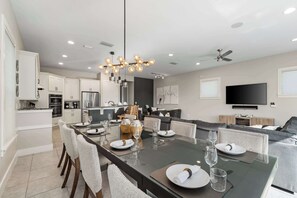 Dining - Villa with heated pool & theater, Reunion Resort (Kissimmee)