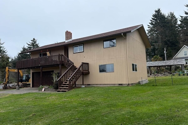 Upper Floor 3br, bath, kitchen, living room