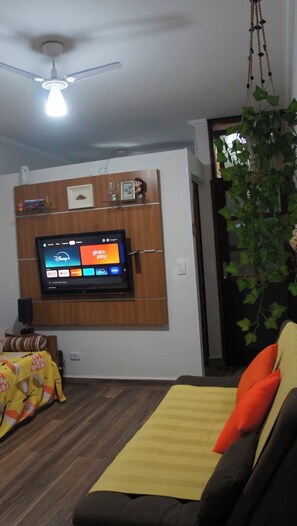 Living area - Gaspar Beach House - excellent location in Ubatuba! (Ubatuba)