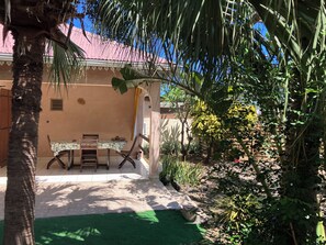Outdoor dining - Villa gîte ti bois de nefles coco - Allamanda (Saint-Louis)