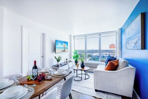 Smart-TV, Tischtennisplatte