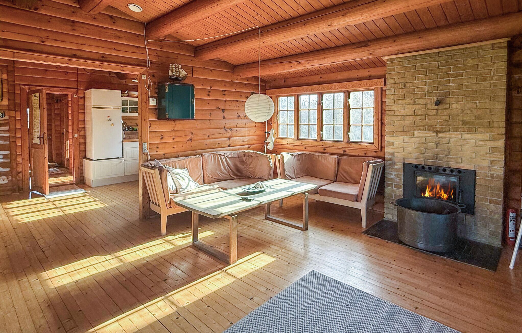 Smart TV y chimenea 