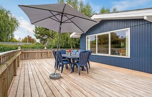 Outdoor dining - Awesome home in Dannemare with WiFi (Dannemare)